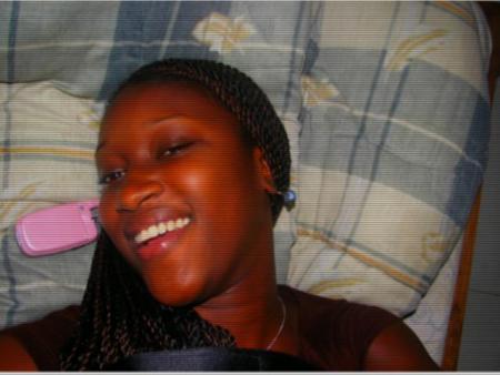 madinina en mode sourire